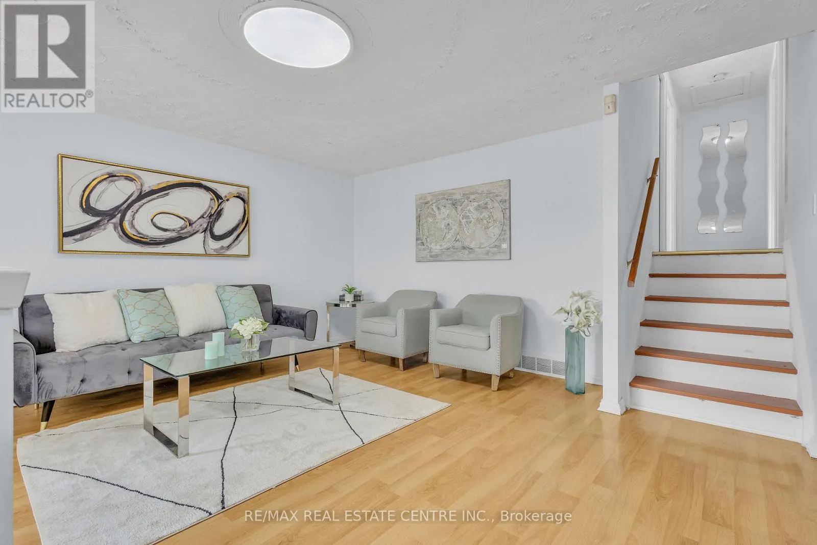 87 CHRISTOPHER DRIVE