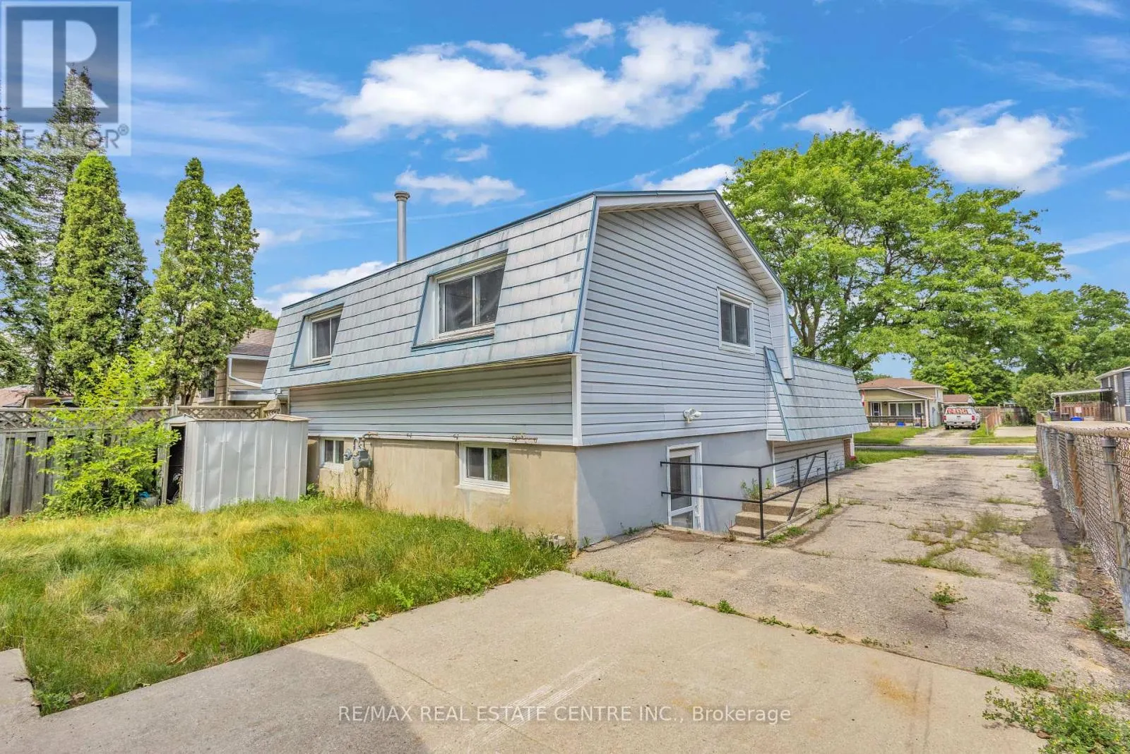 87 CHRISTOPHER DRIVE
