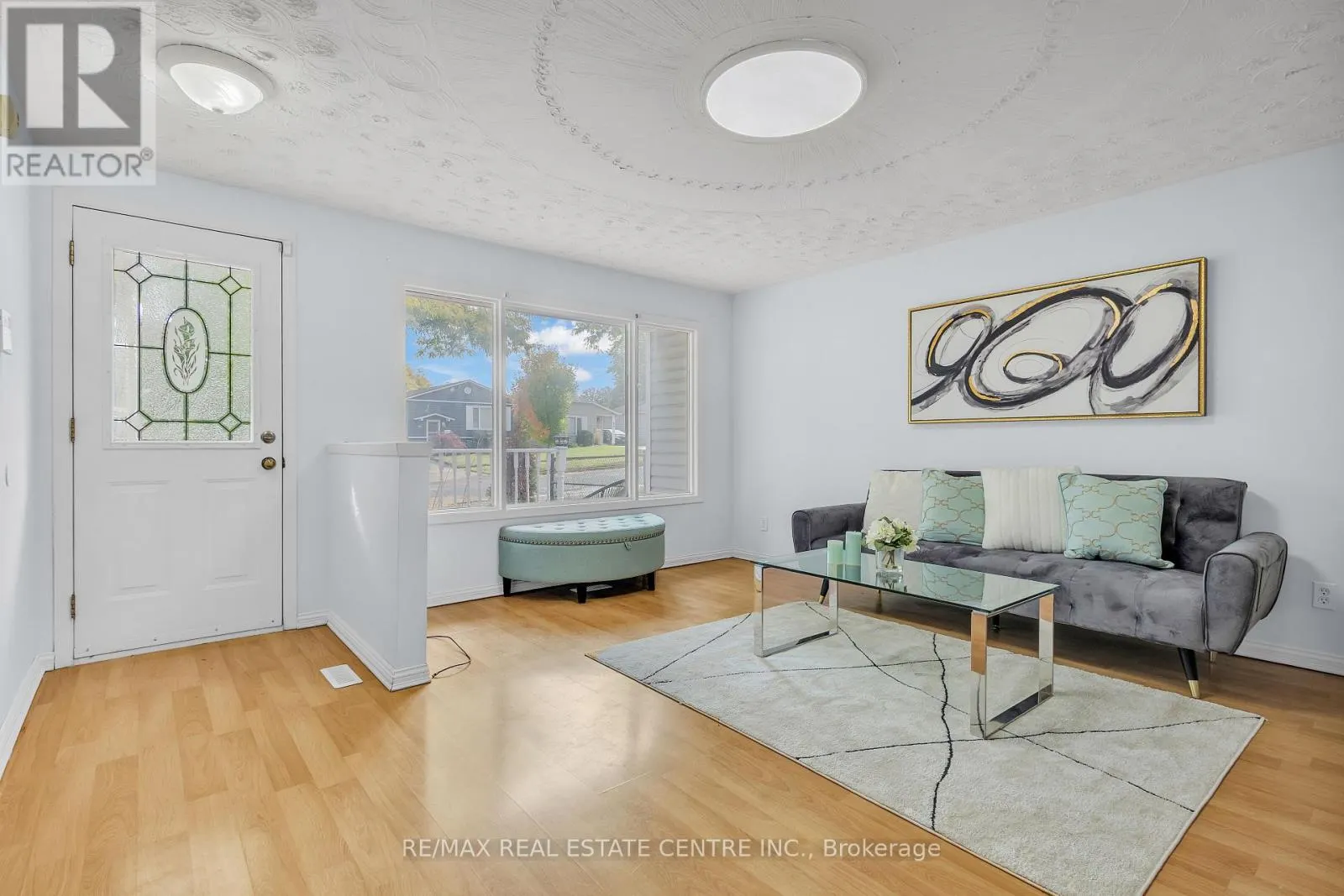 87 CHRISTOPHER DRIVE