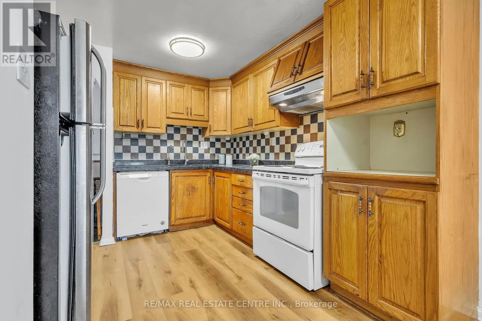87 CHRISTOPHER DRIVE