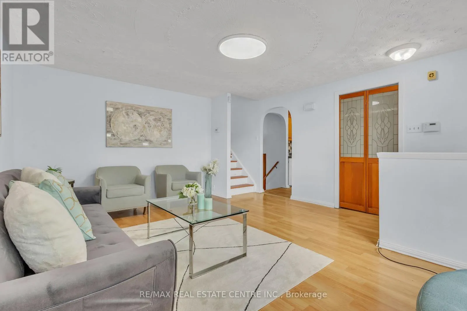 87 CHRISTOPHER DRIVE