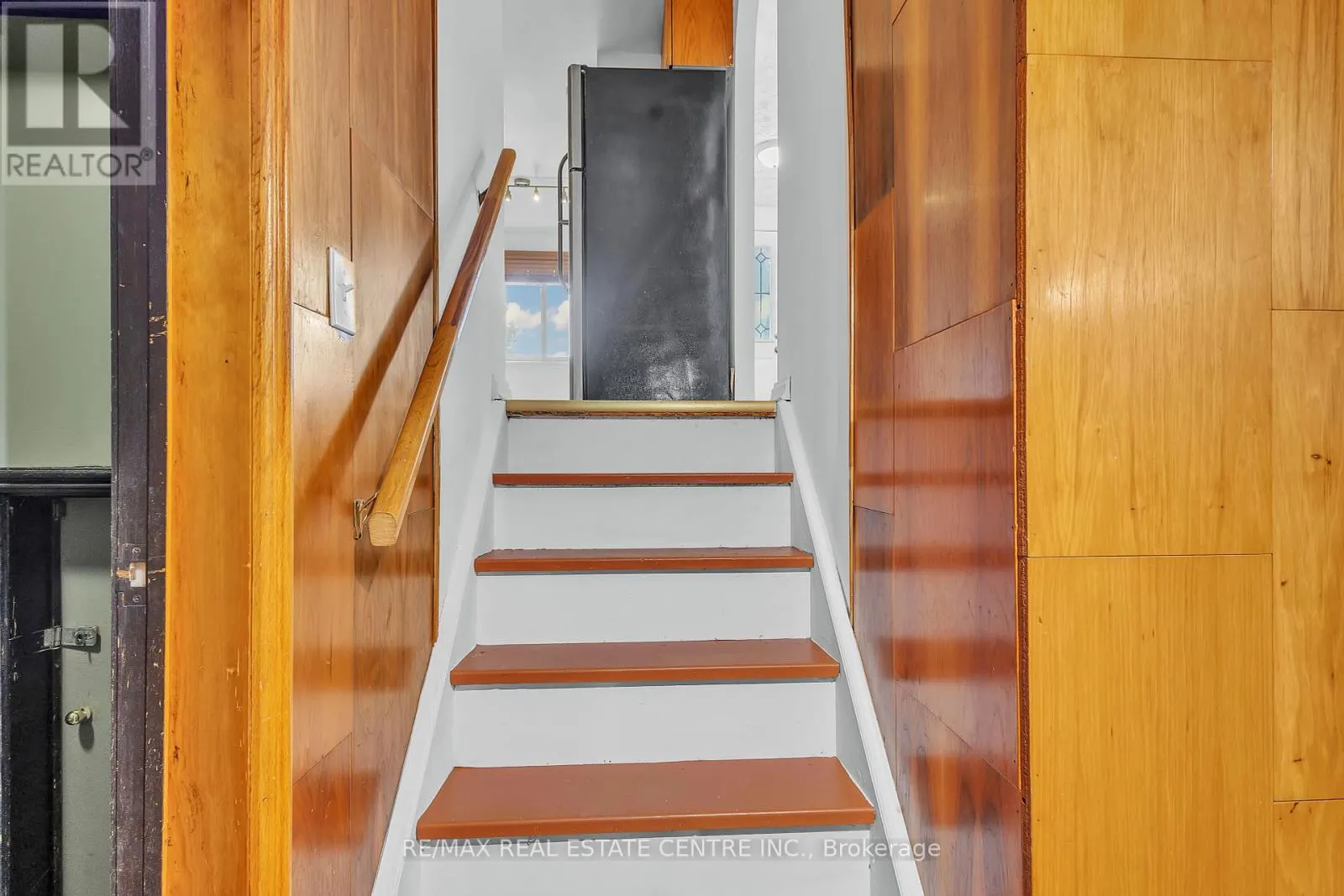87 CHRISTOPHER DRIVE