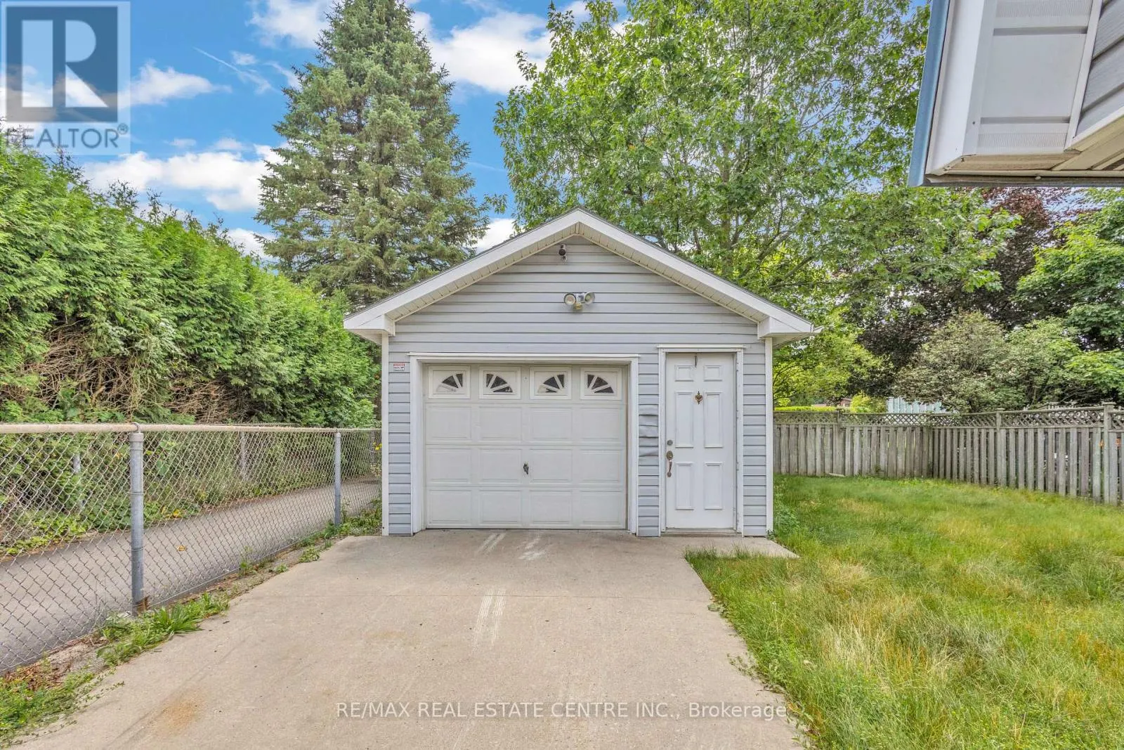 87 CHRISTOPHER DRIVE