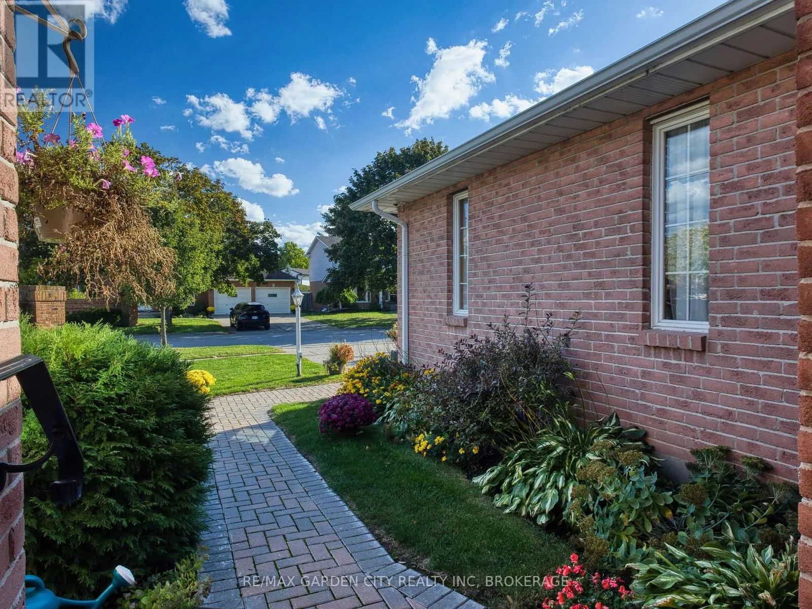 2 HARVEST OAK DRIVE