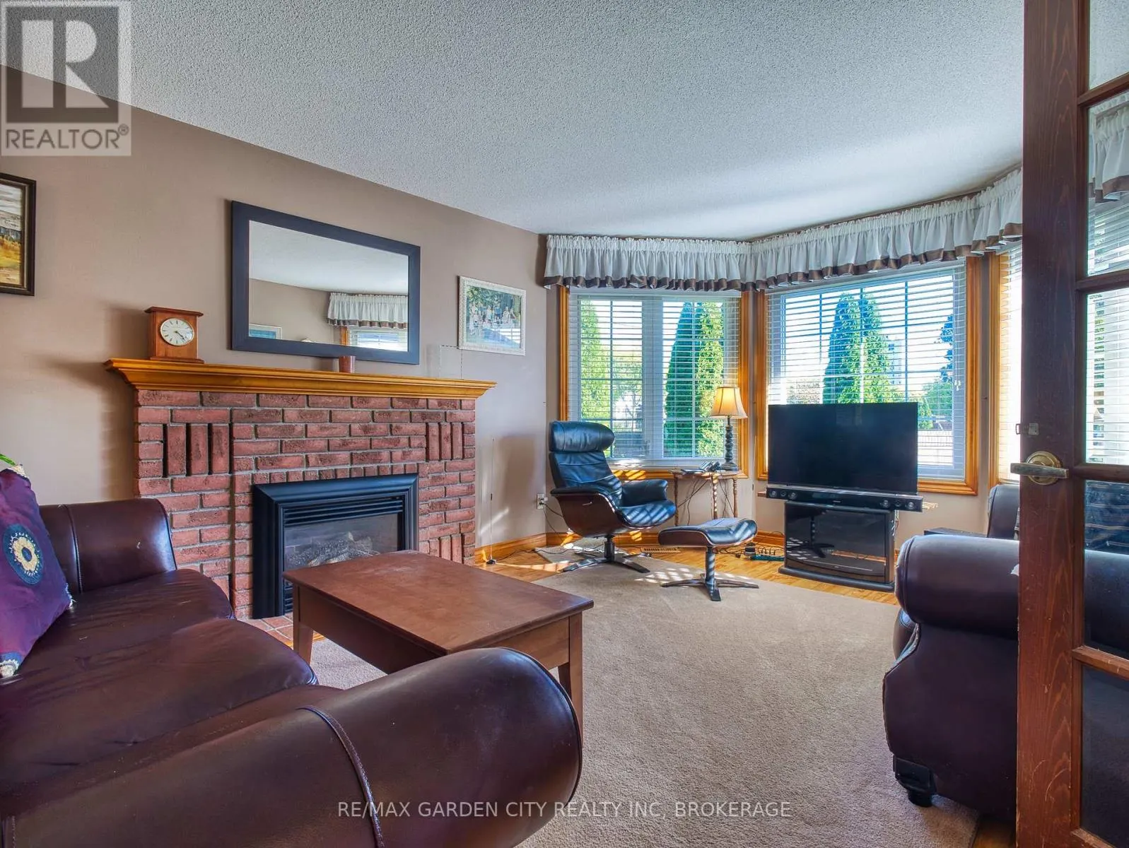 2 HARVEST OAK DRIVE