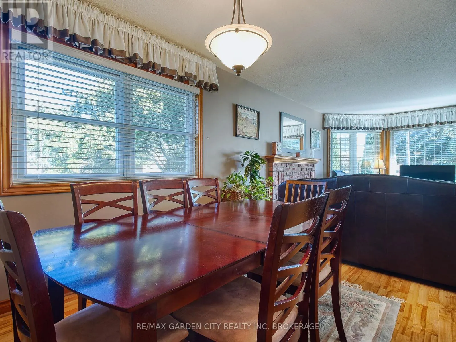 2 HARVEST OAK DRIVE