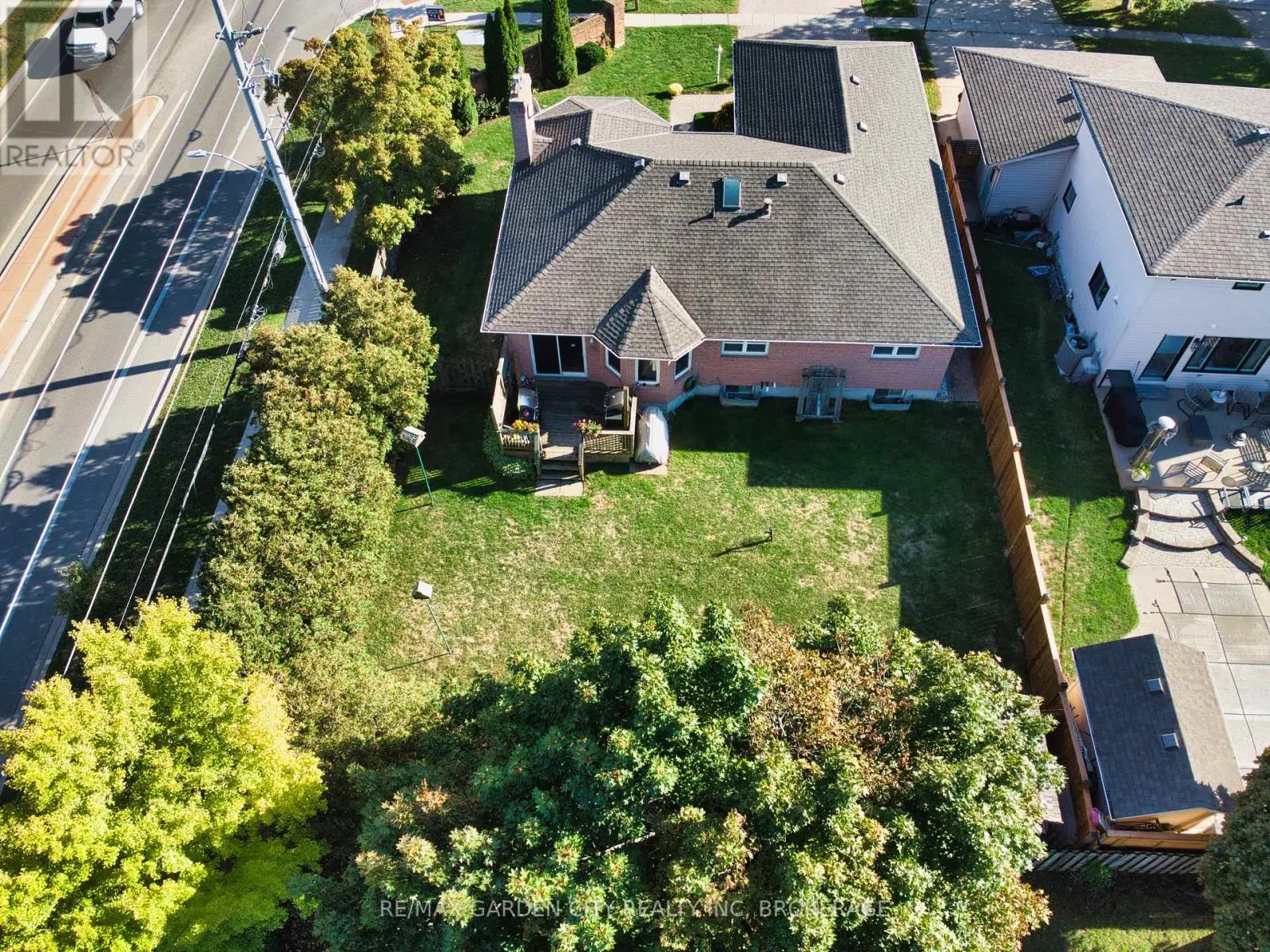 2 HARVEST OAK DRIVE
