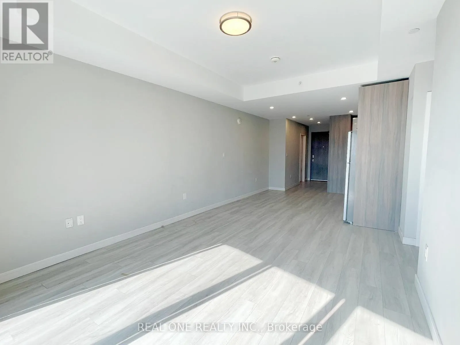 2607 - 20 GEORGE STREET