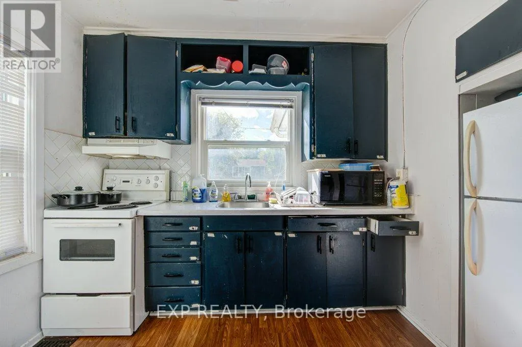 96 EMERY STREET W