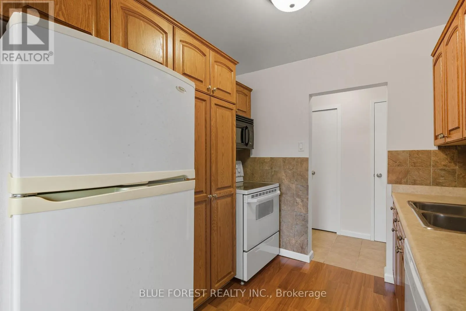 4 - 665 WONDERLAND ROAD S, #4