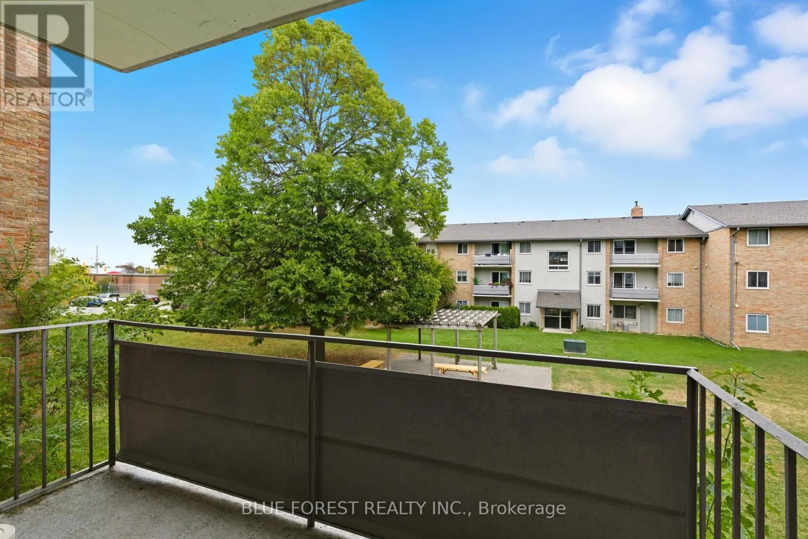 4 - 665 WONDERLAND ROAD S, #4