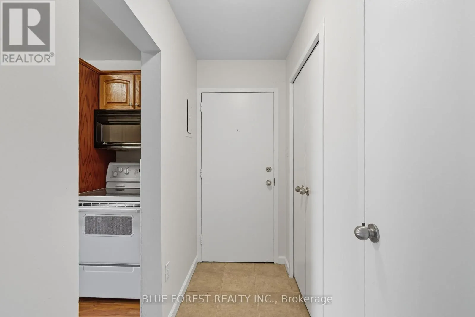 4 - 665 WONDERLAND ROAD S, #4