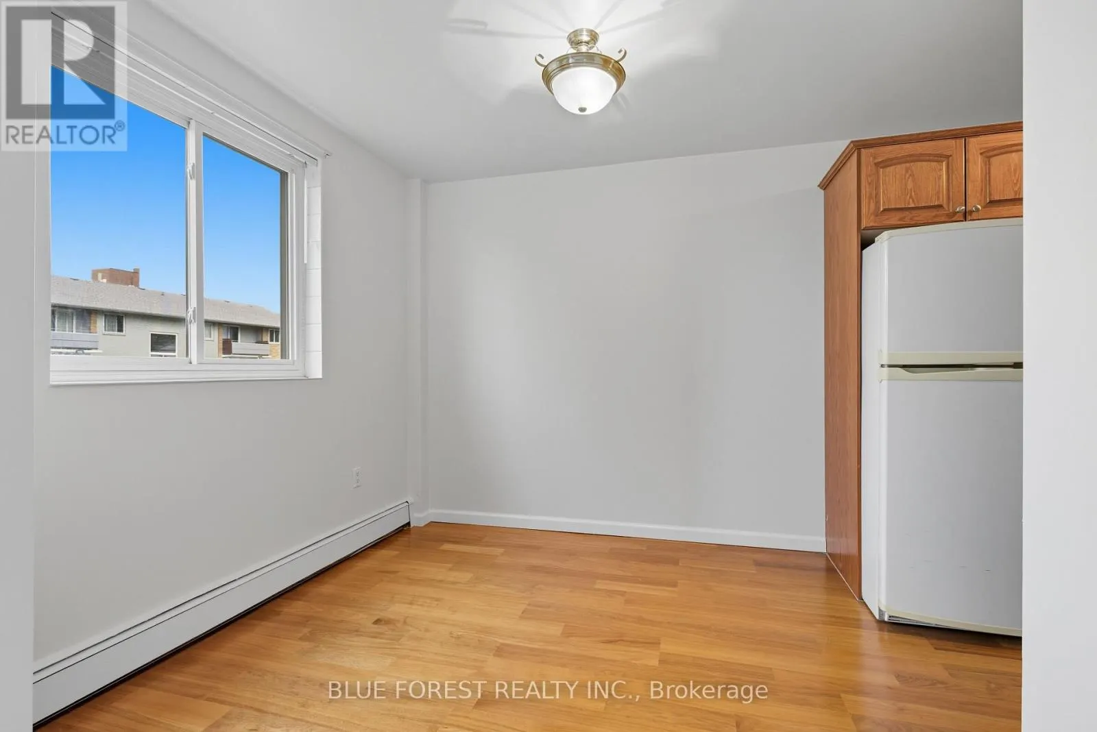 4 - 665 WONDERLAND ROAD S, #4