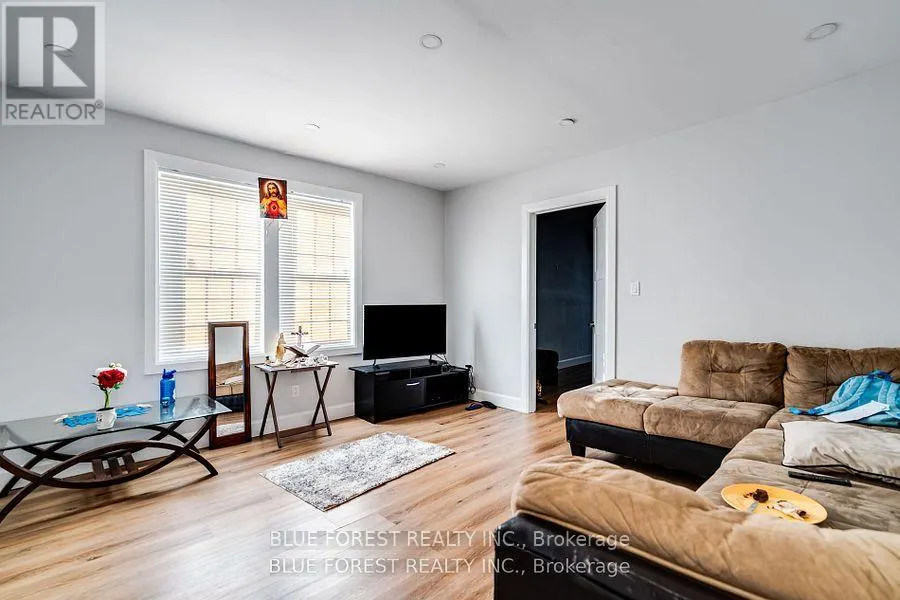 46-48 WELLINGTON STREET E
