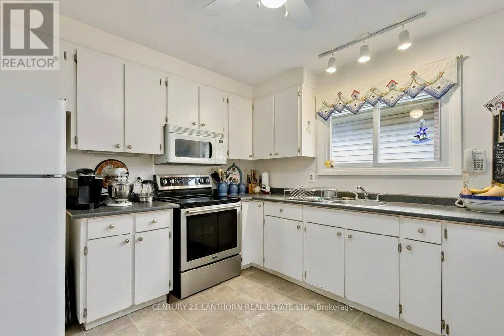 4 HIGHVIEW CRESCENT