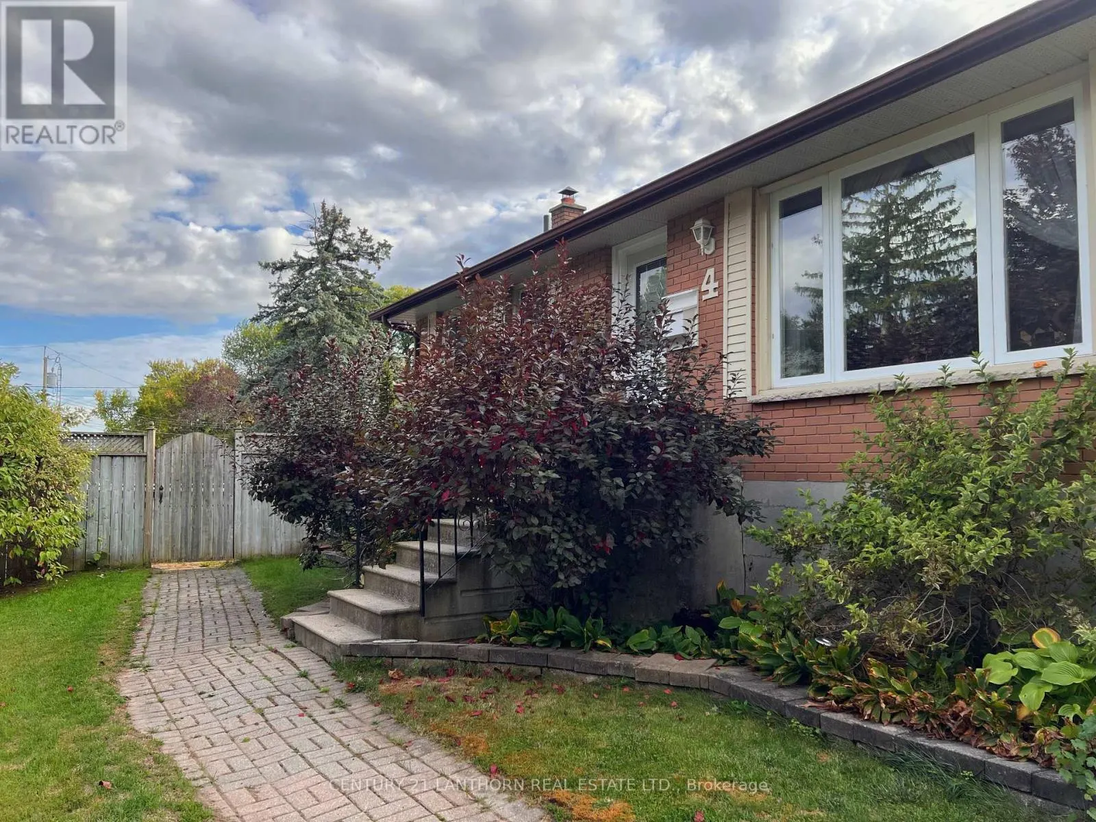 4 HIGHVIEW CRESCENT