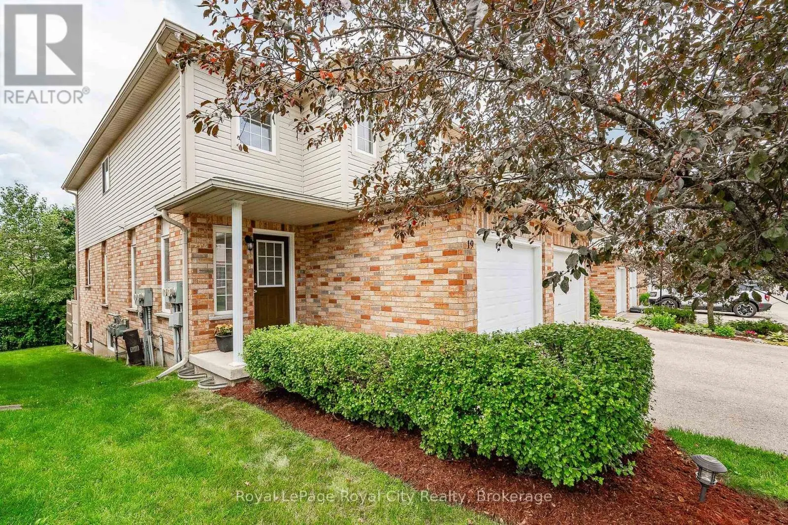 19 - 105 BARD BOULEVARD, #19