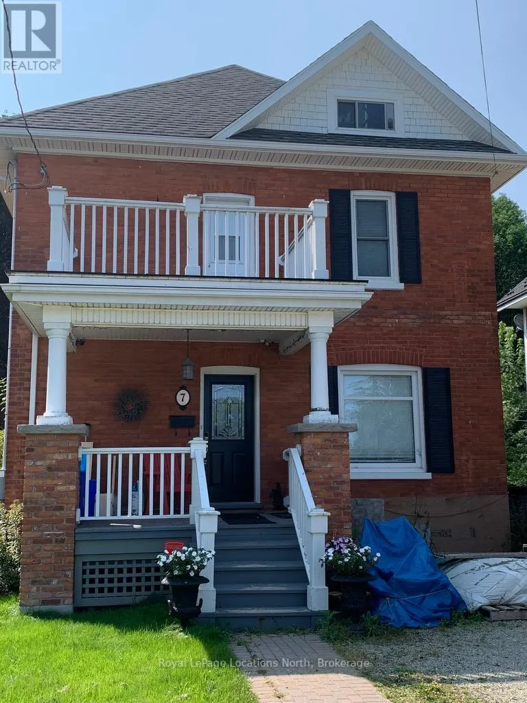 7 EDWIN STREET W