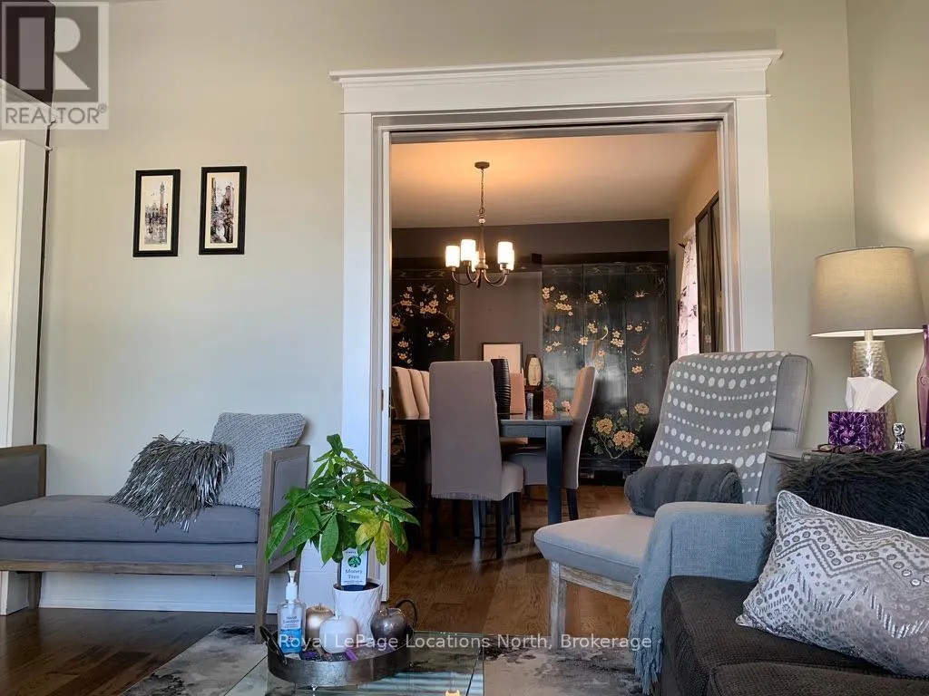 7 EDWIN STREET W