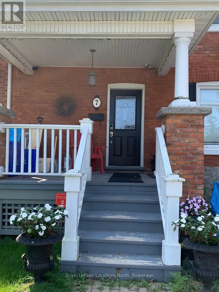 7 EDWIN STREET W