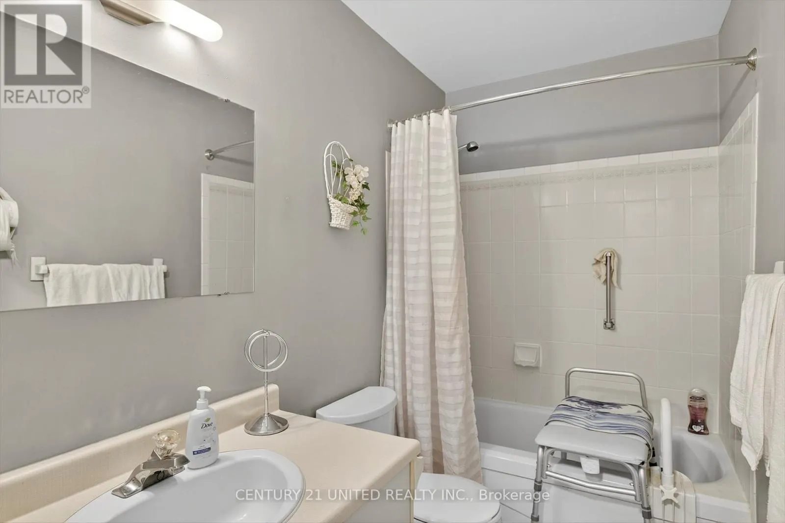 303 - 2020 MAPLERIDGE DRIVE, #303