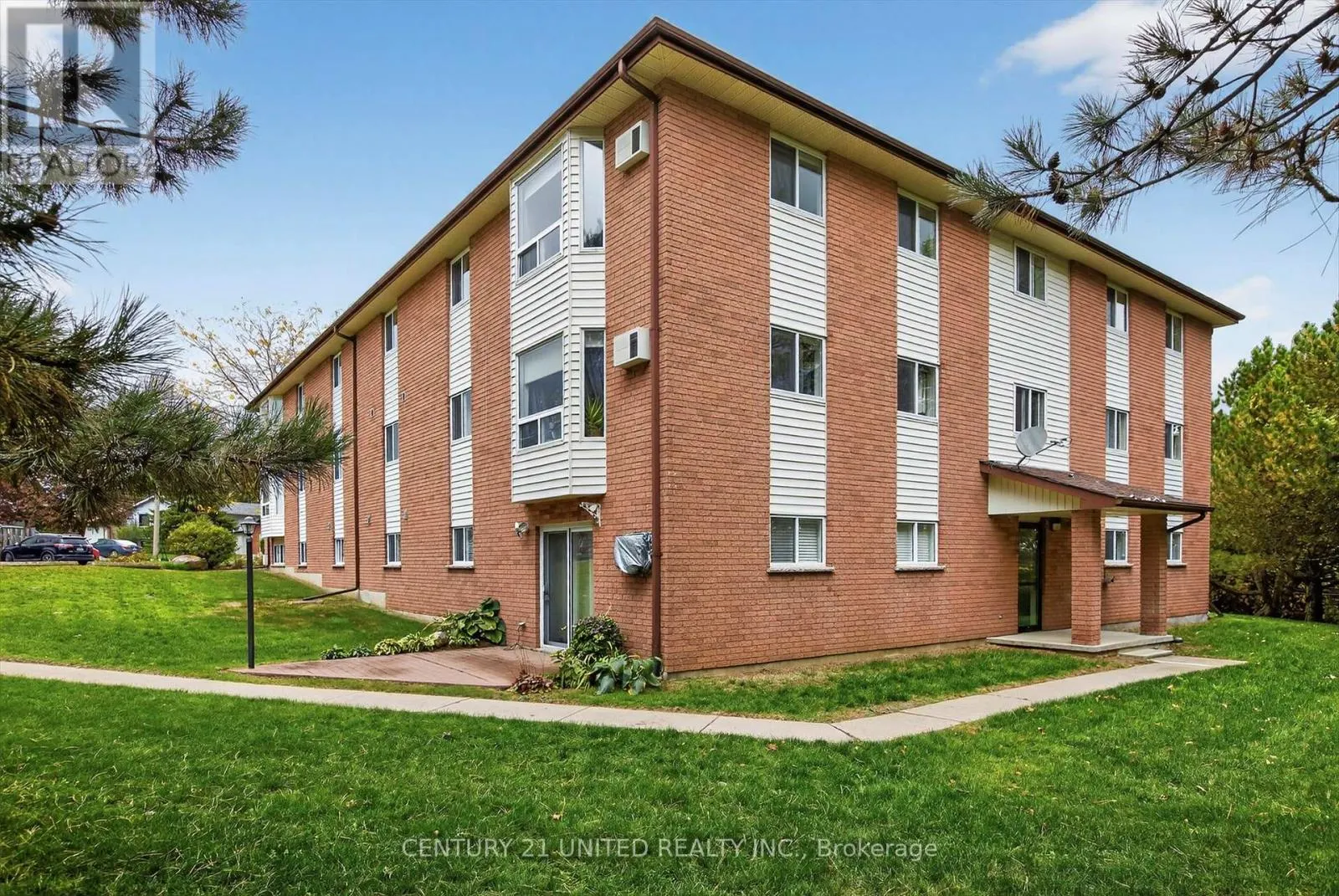 303 - 2020 MAPLERIDGE DRIVE, #303