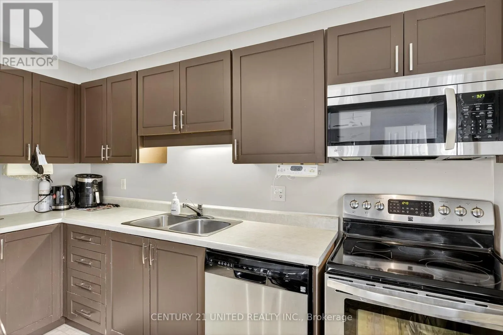 303 - 2020 MAPLERIDGE DRIVE, #303