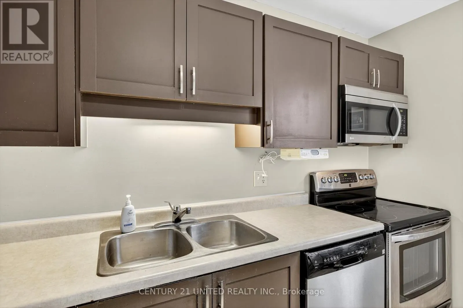 303 - 2020 MAPLERIDGE DRIVE, #303