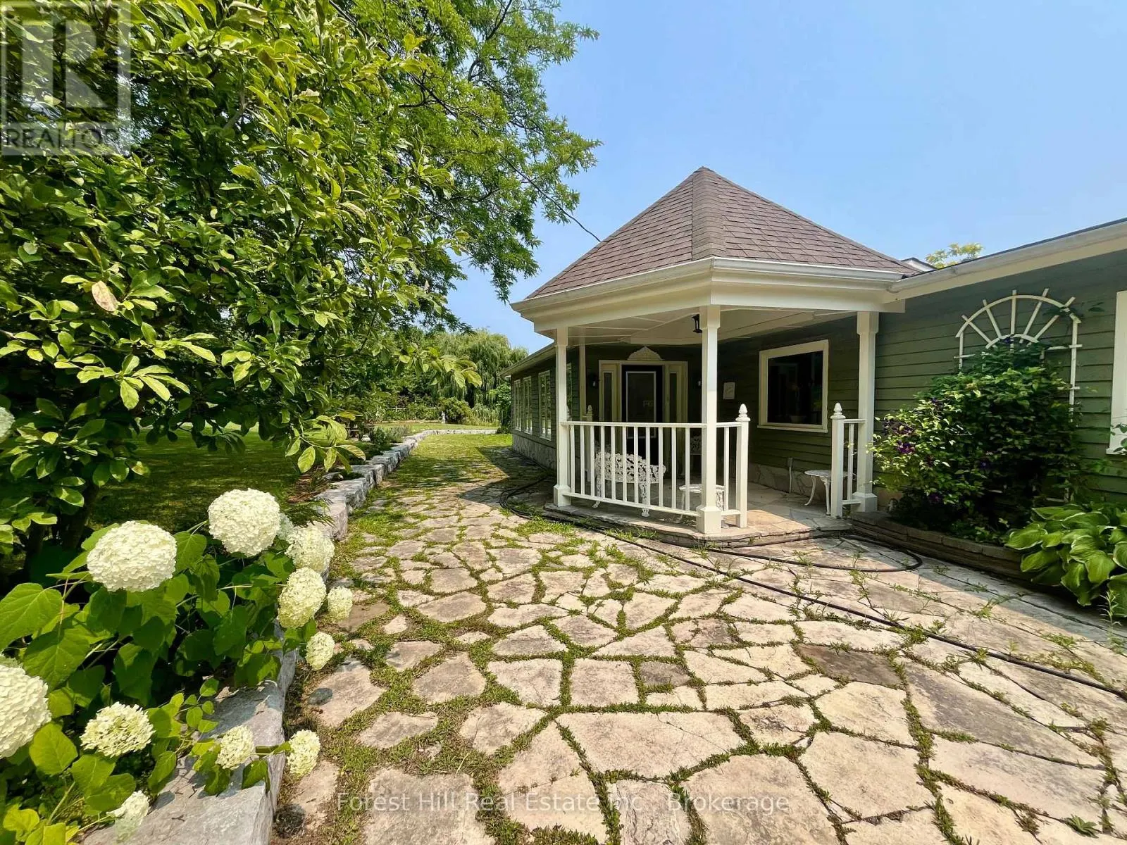 104 MCKAY COURT