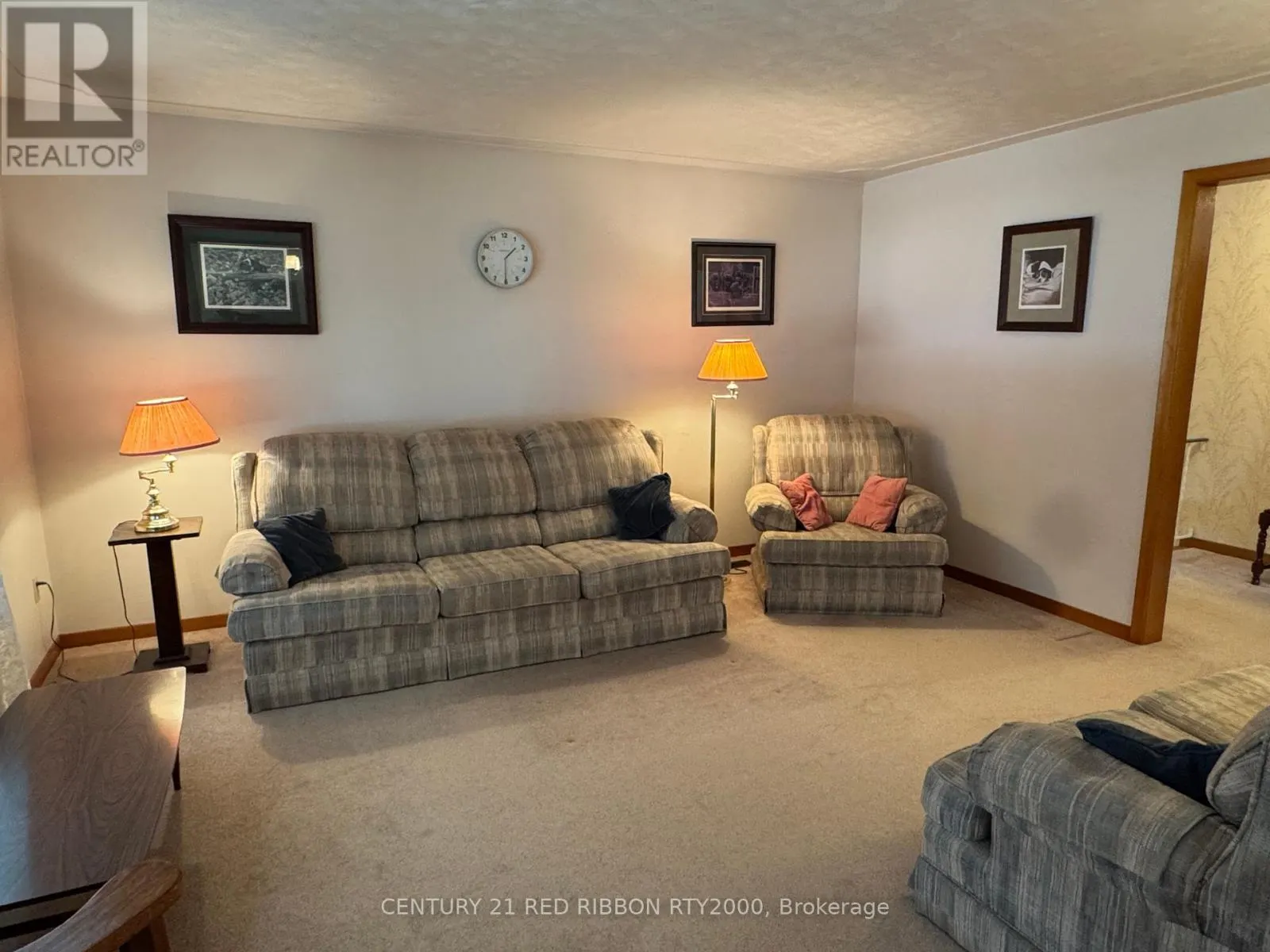 730 GLOVER CRESCENT