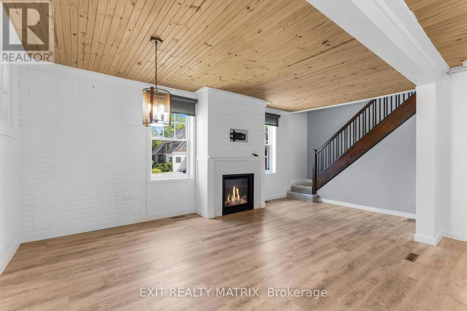 499 SMERDON STREET
