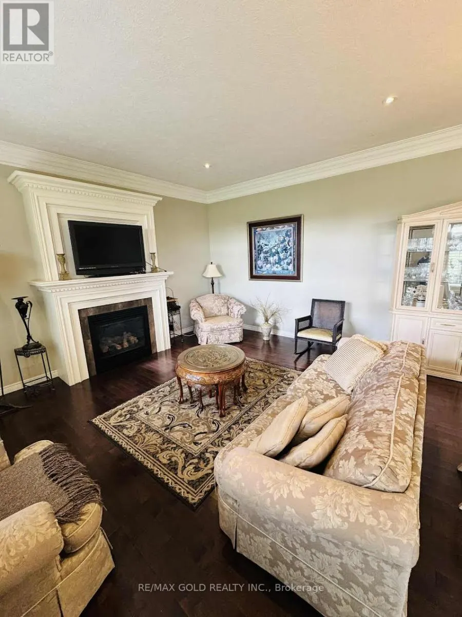 #10 - 68 FAIRVIEW DRIVE