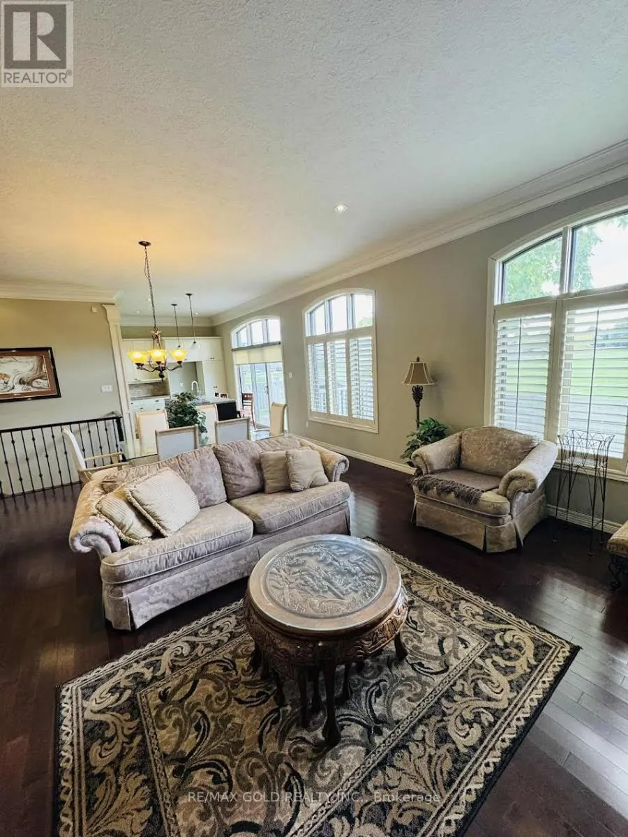 #10 - 68 FAIRVIEW DRIVE