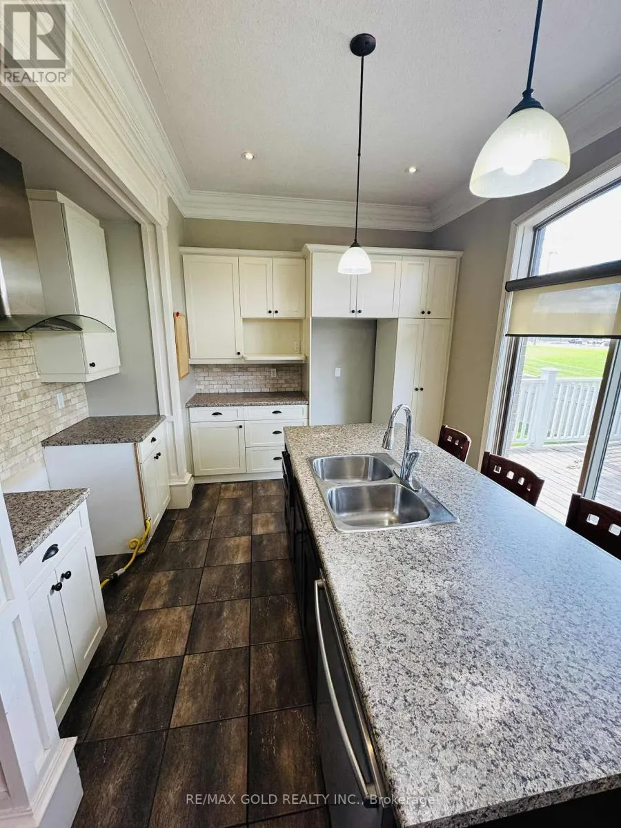 #10 - 68 FAIRVIEW DRIVE