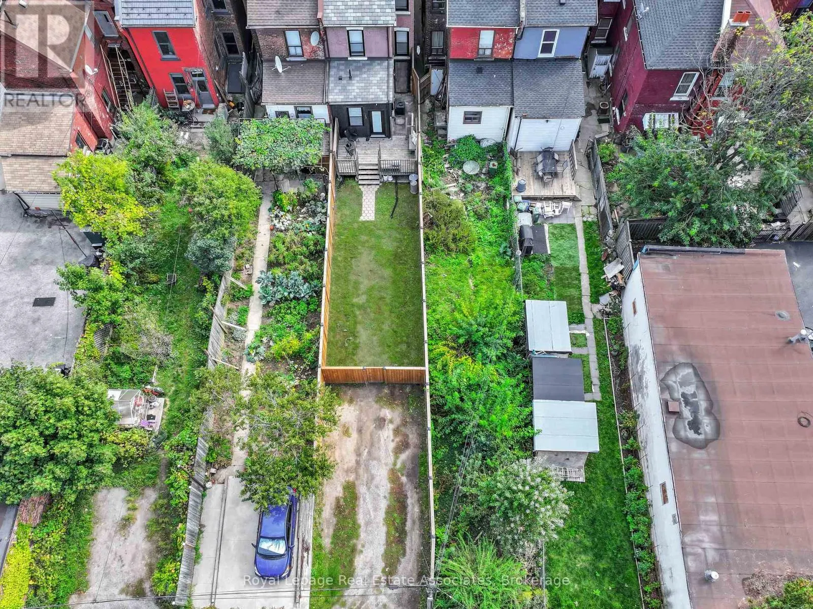 211 JOHN STREET N