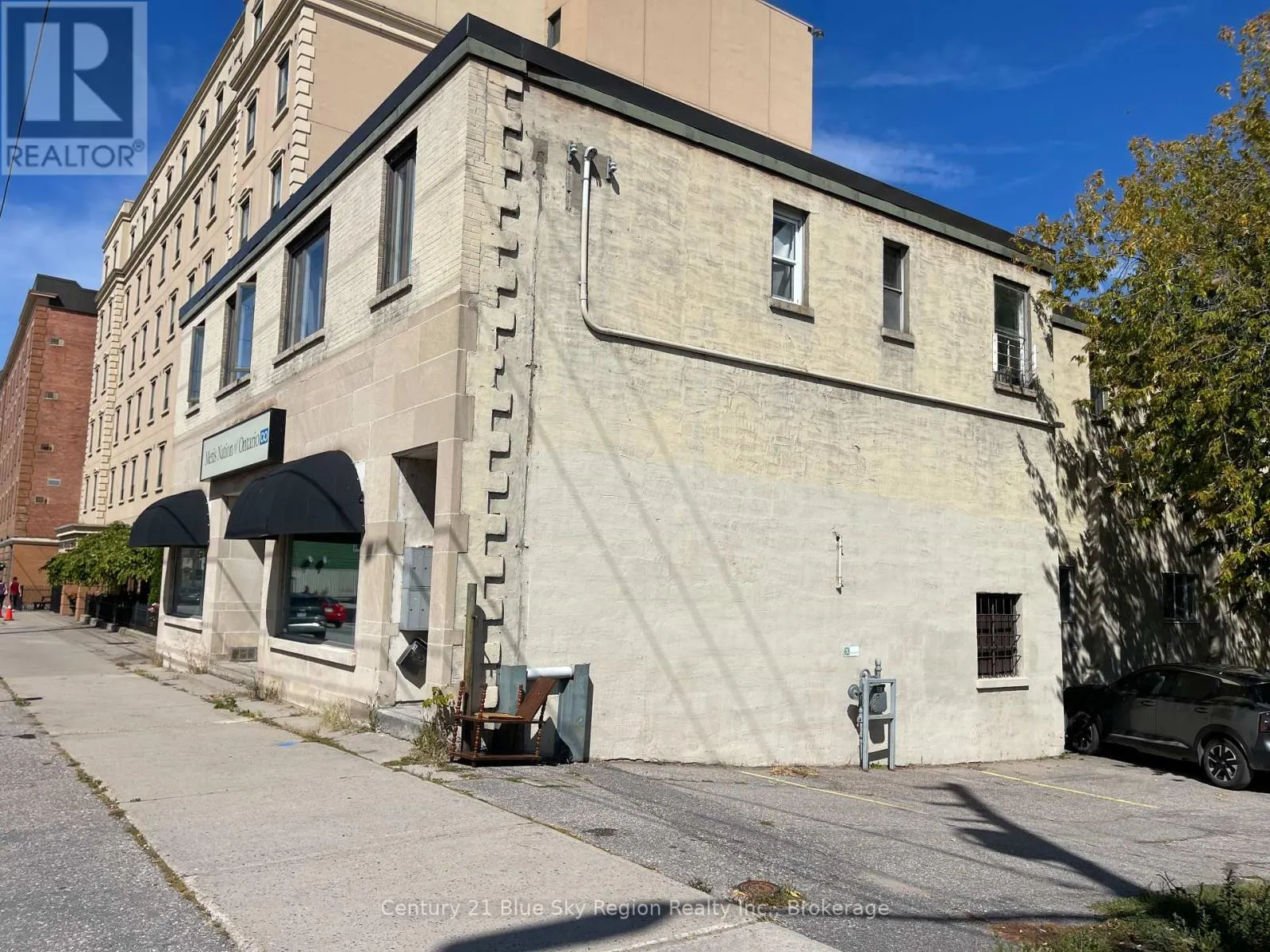154/156 MCINTYRE STREET W