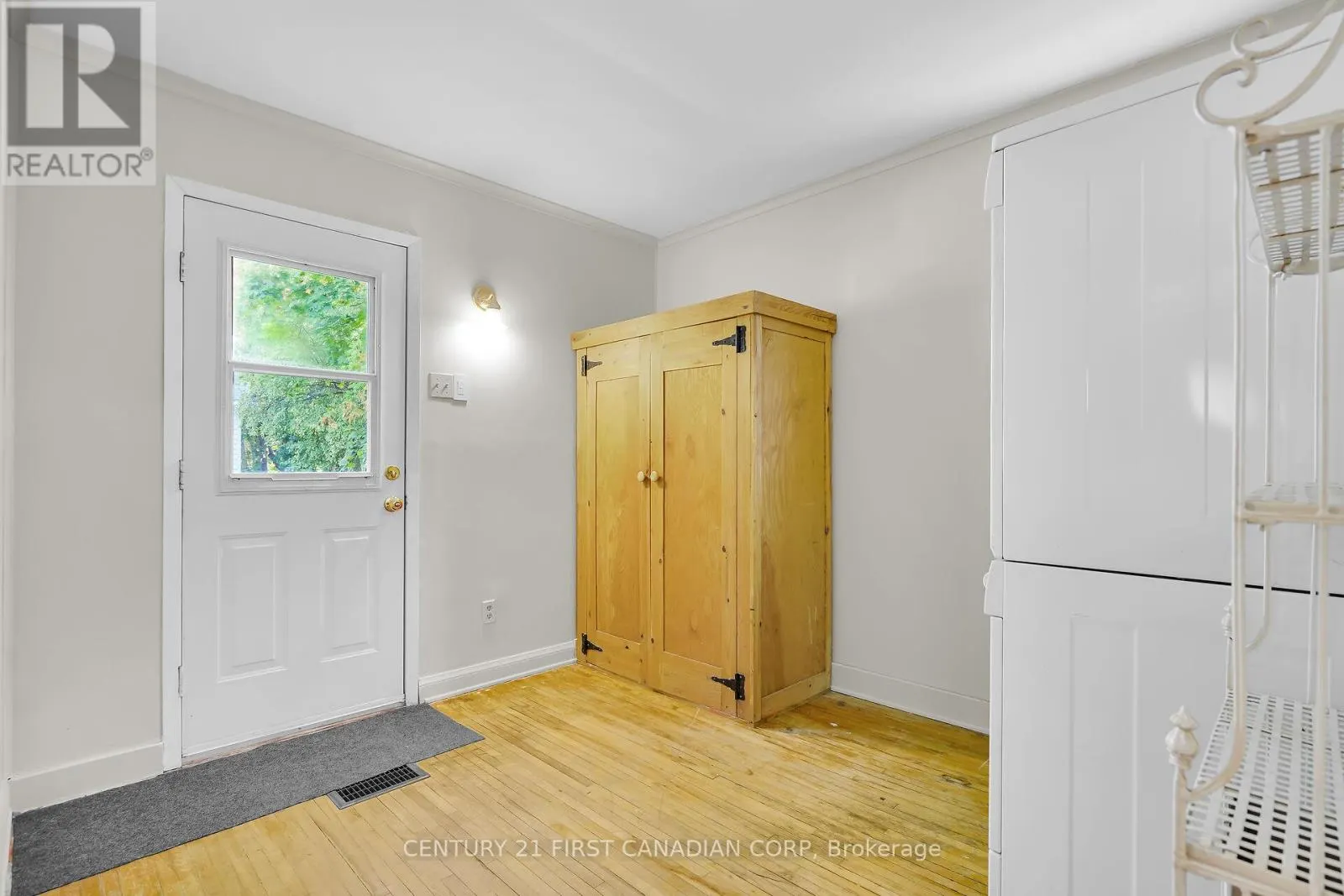 42 BRISCOE STREET E