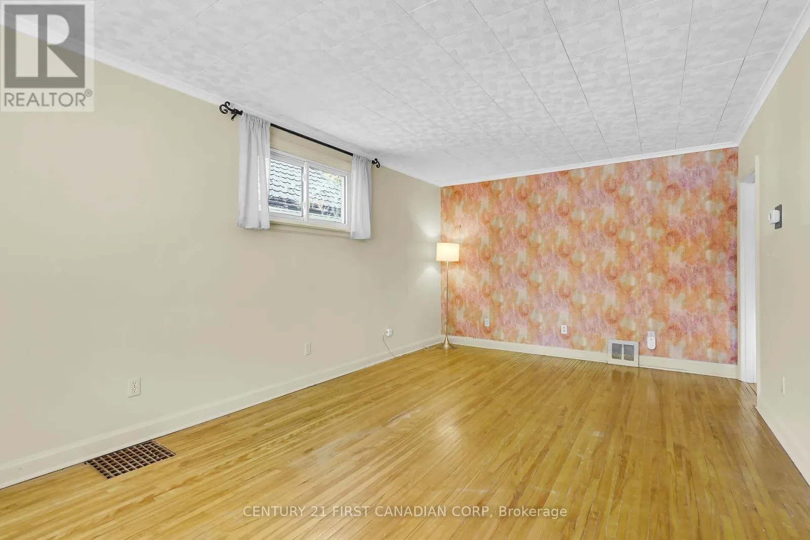 42 BRISCOE STREET E
