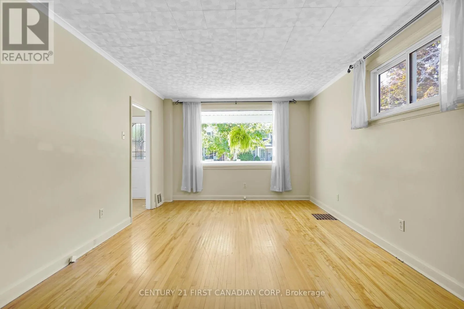 42 BRISCOE STREET E