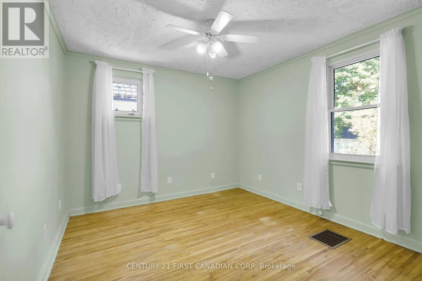 42 BRISCOE STREET E