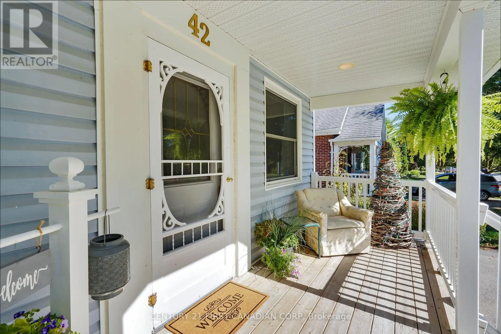 42 BRISCOE STREET E
