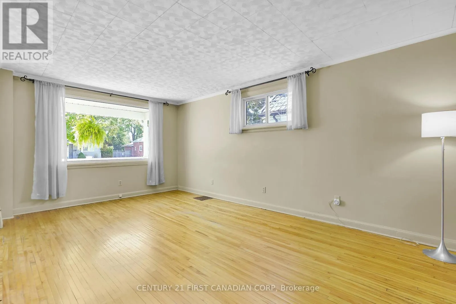 42 BRISCOE STREET E