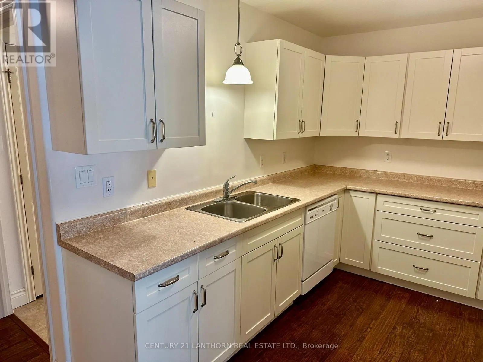 3 - 494 METCALF STREET, #3