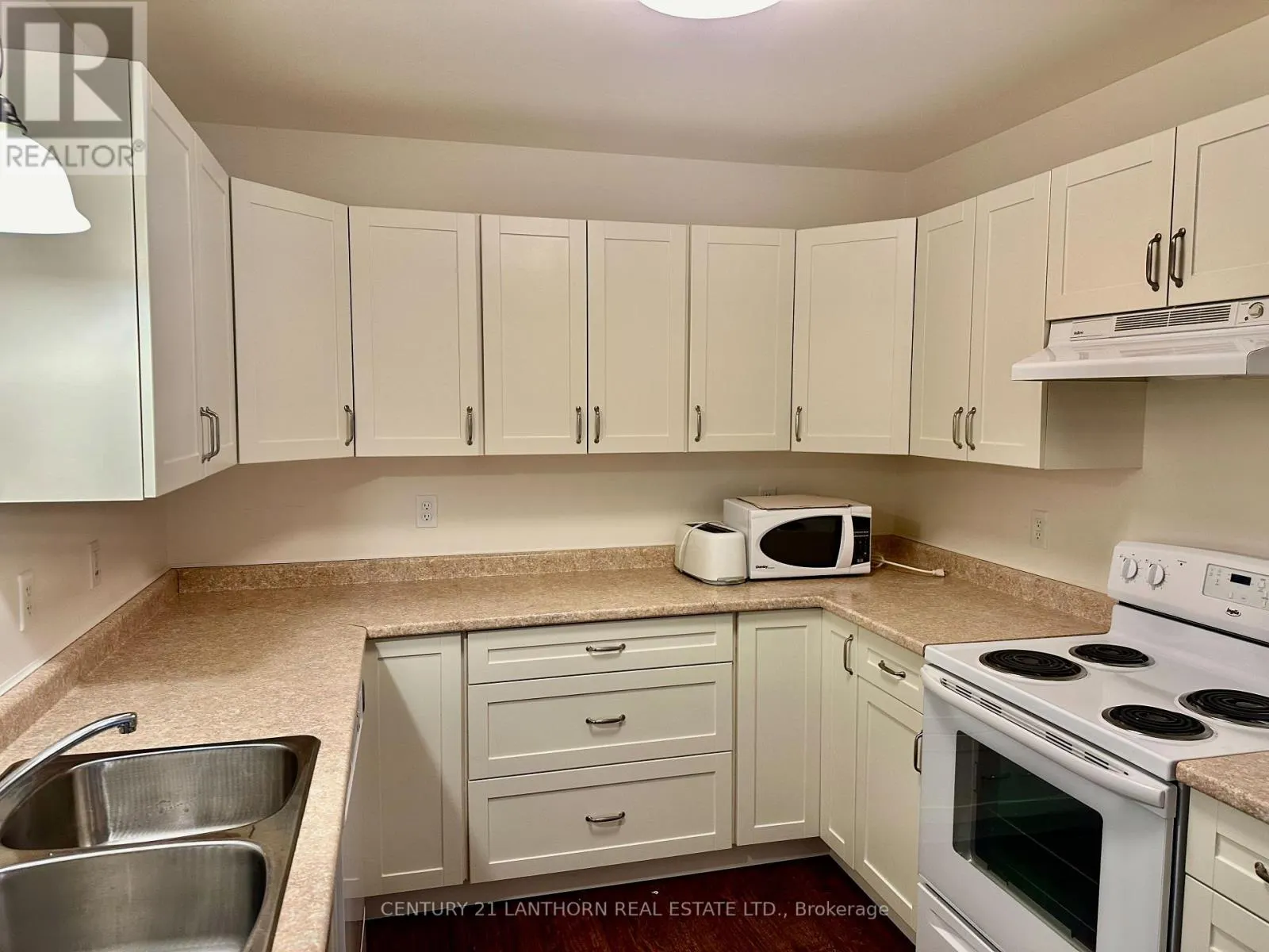 3 - 494 METCALF STREET, #3