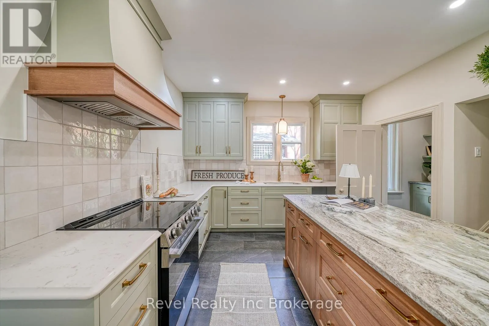 116 VANSITTART AVENUE