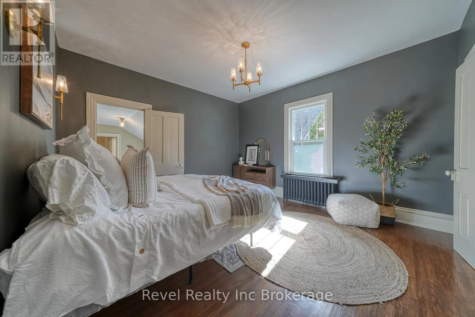 116 VANSITTART AVENUE