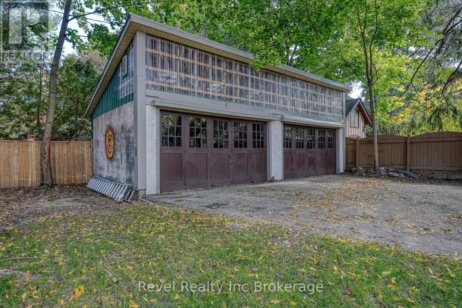 116 VANSITTART AVENUE