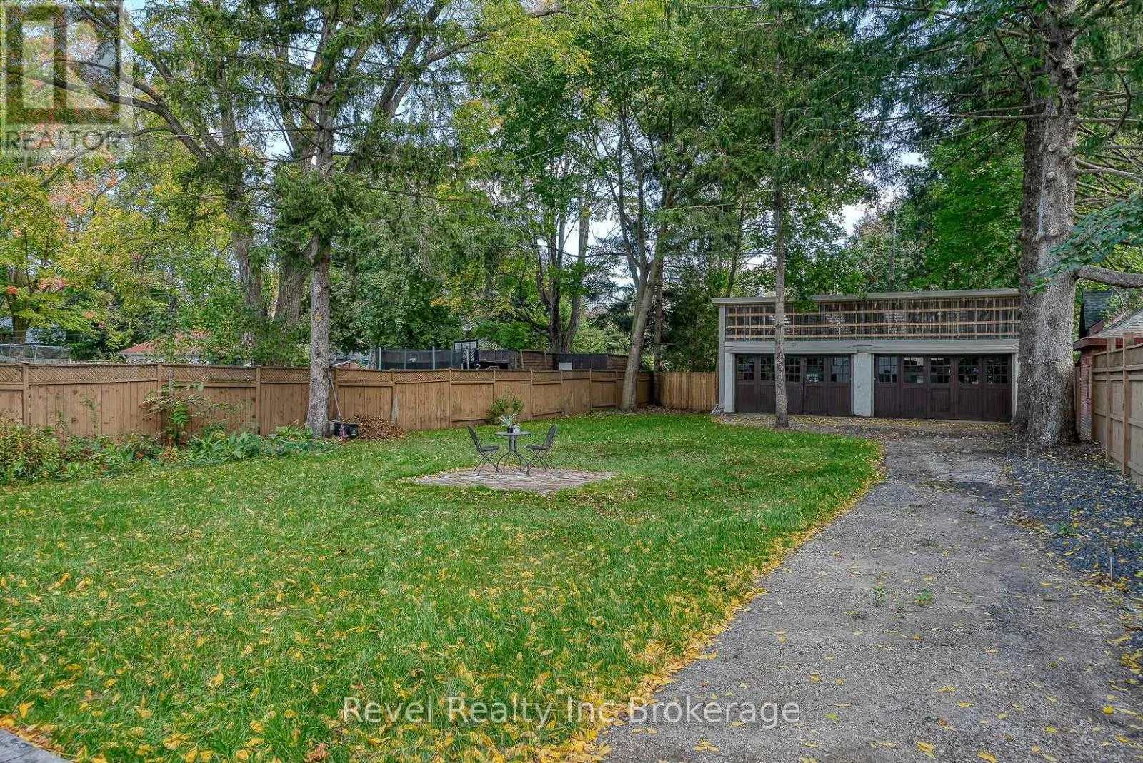116 VANSITTART AVENUE