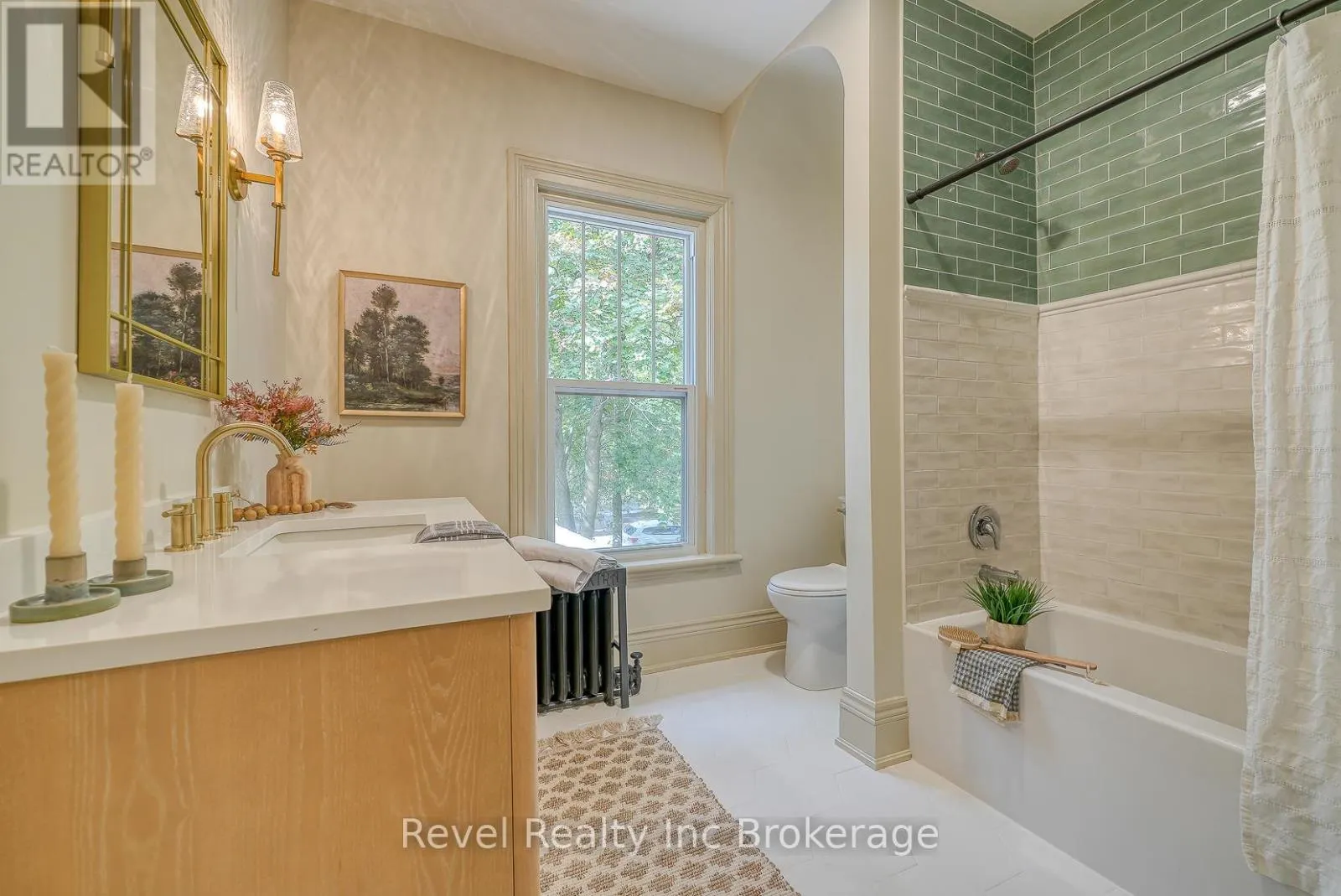 116 VANSITTART AVENUE