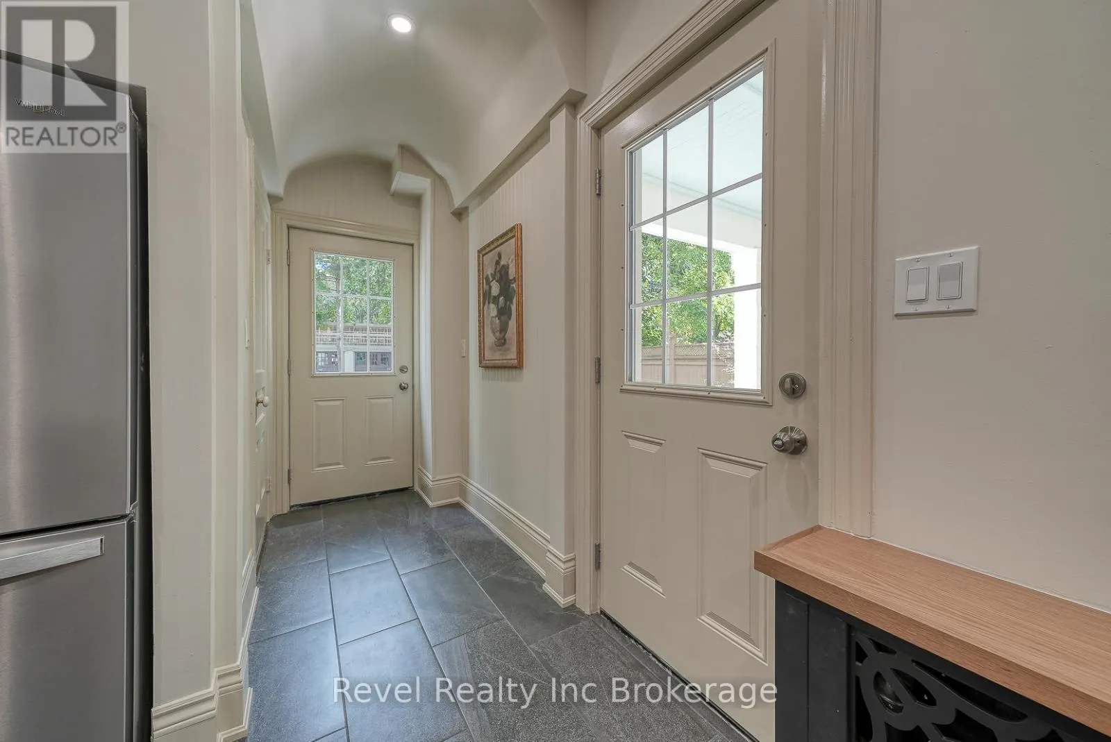 116 VANSITTART AVENUE